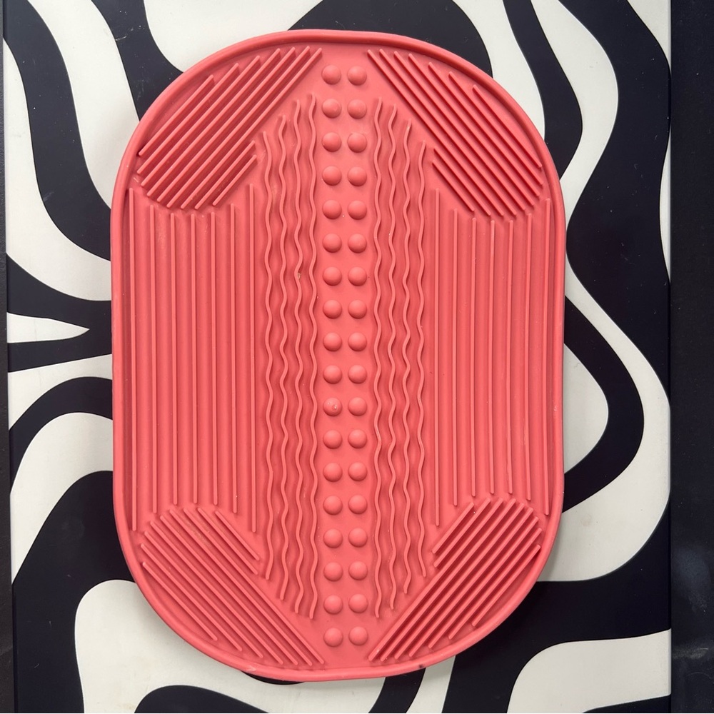 Silicone Makeup Brush & Tool Mat - Coral Pink